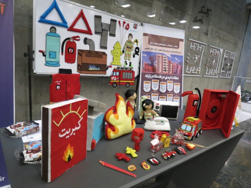 حضور مربیان آموزشی سازمان آتش نشانی در موزه خودروهای تاریخی