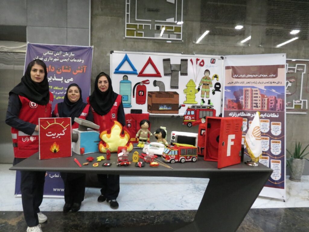 حضور مربیان آموزشی سازمان آتش نشانی در موزه خودروهای تاریخی